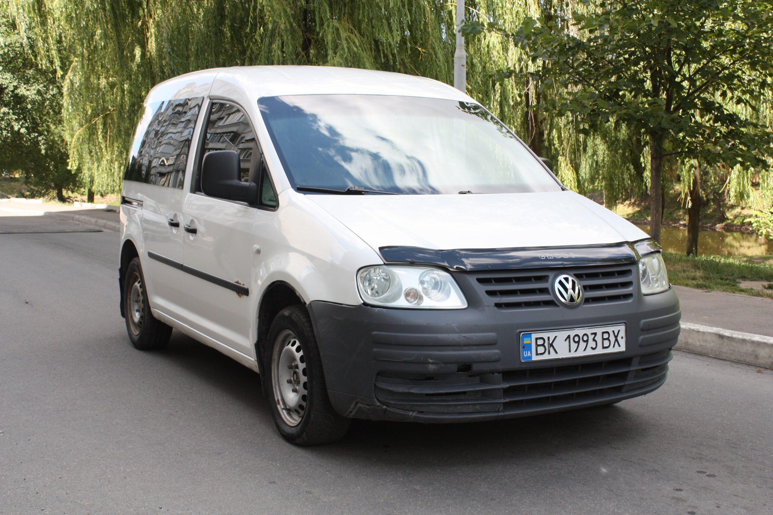 білий фольксваген каді викуплений у Рівному